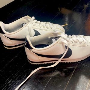 Nike tennis shoes